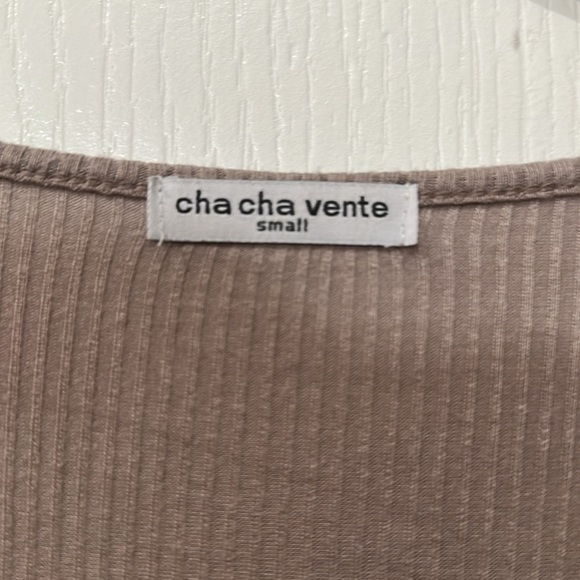 Cha cha vente Sz S short sleeve faux button front top - Picture 3 of 4